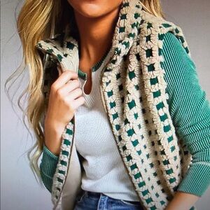 BKE Crochet Vest in Cream and Green